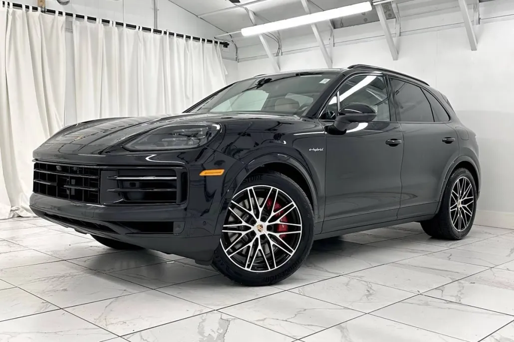 2025 Porsche Cayenne S E-Hybrid photo 1