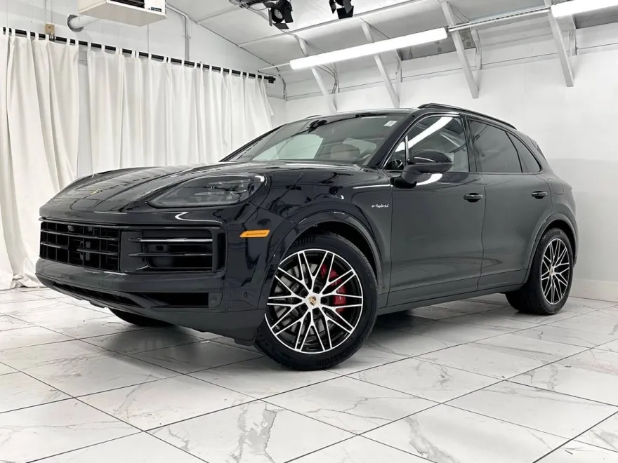 2025 Porsche Cayenne S E-Hybrid photo 1