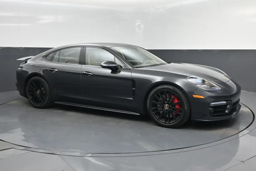 2023 Porsche Panamera GTS photo 1