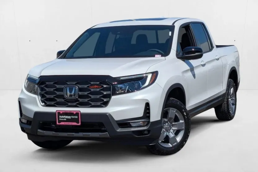 2025 Honda Ridgeline TrailSport photo 1