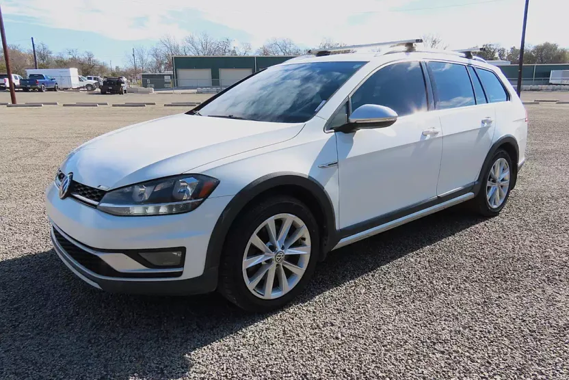 2019 Volkswagen Golf Alltrack S photo 1