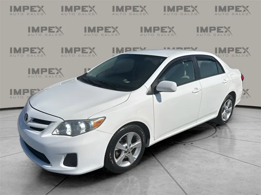 2012 Toyota Corolla LE photo 1