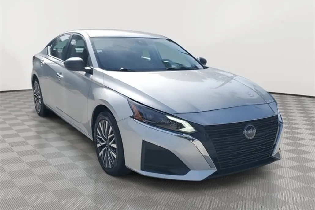 2024 Nissan Altima 2.5 SV photo 1