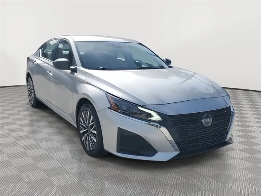 2024 Nissan Altima 2.5 SV photo 1