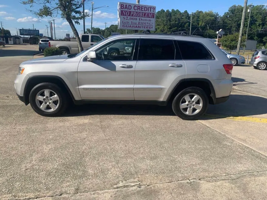 2011 Jeep Grand Cherokee Laredo photo 1