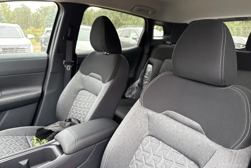 2026 Nissan Kicks SV photo 1