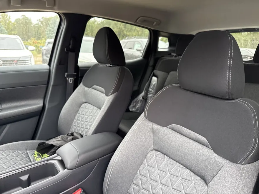 2026 Nissan Kicks SV photo 1