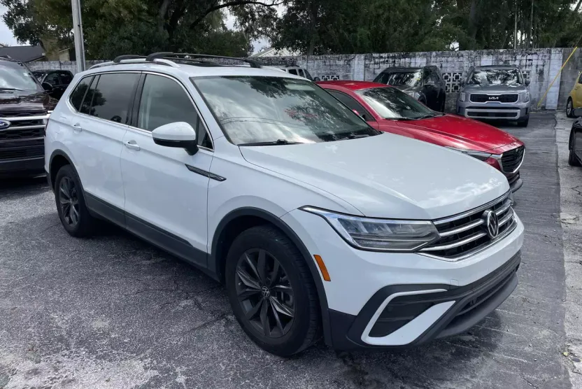 2022 Volkswagen Tiguan SE photo 1