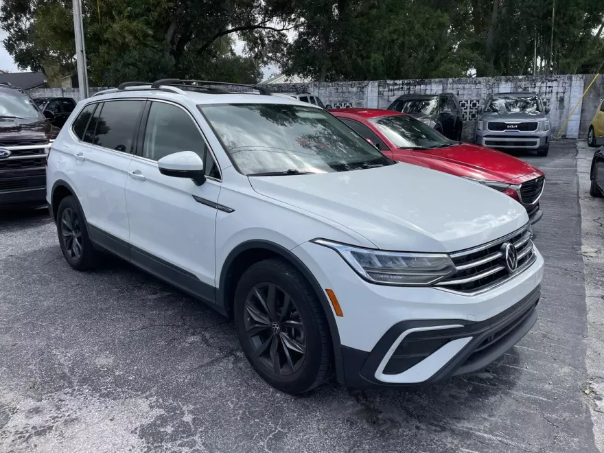 2022 Volkswagen Tiguan SE photo 1