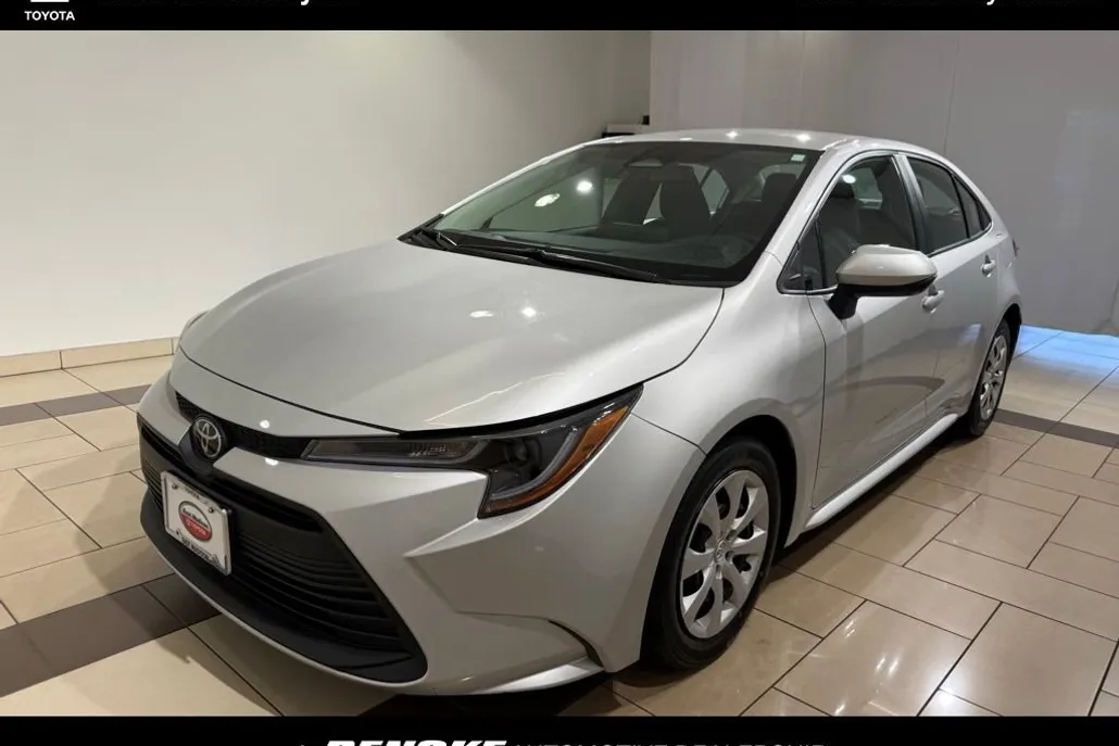 2023 Toyota Corolla LE photo 1
