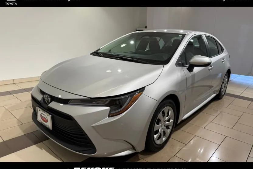 2023 Toyota Corolla LE photo 1
