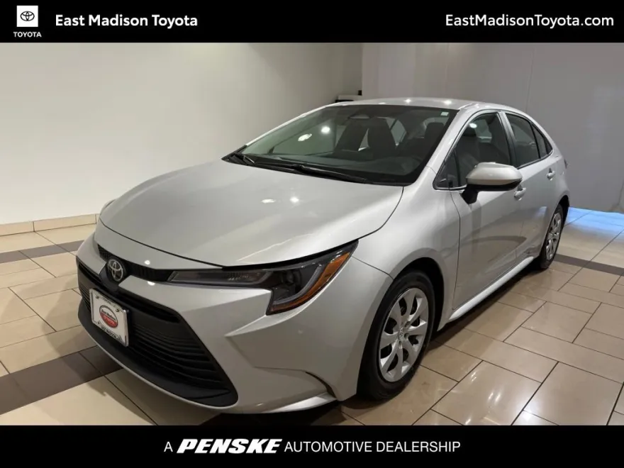 2023 Toyota Corolla LE photo 1