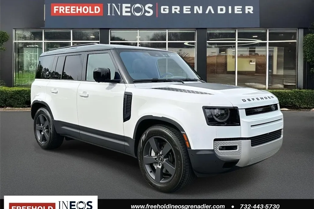 2022 Land Rover Defender SE photo 1