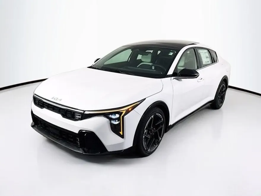 2025 Kia K4 GT-Line photo 1