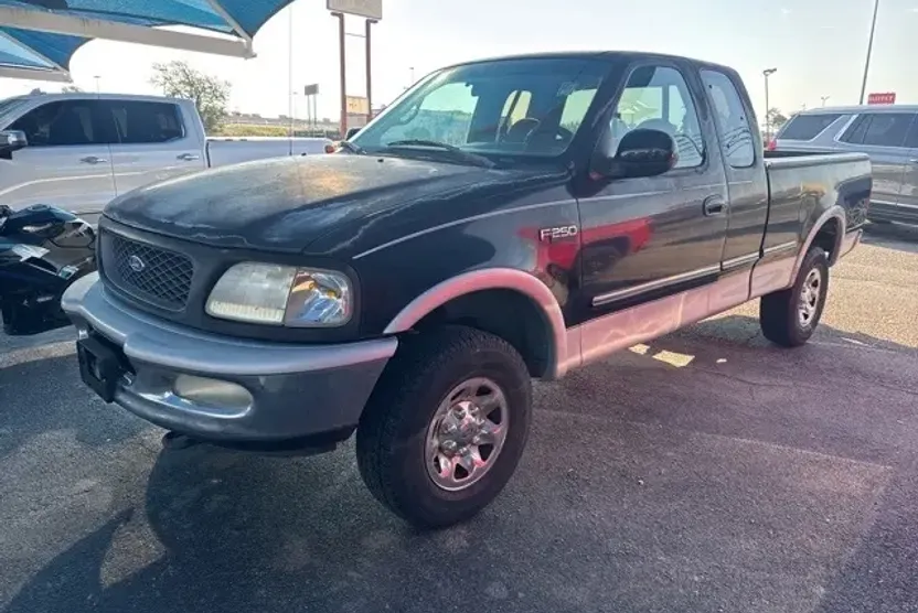 1997 Ford F-250 XLT photo 1