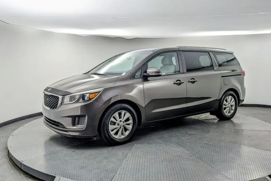 2016 Kia Sedona LX photo 1