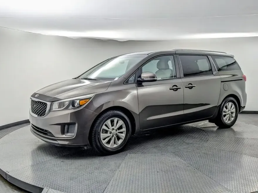 2016 Kia Sedona LX photo 1