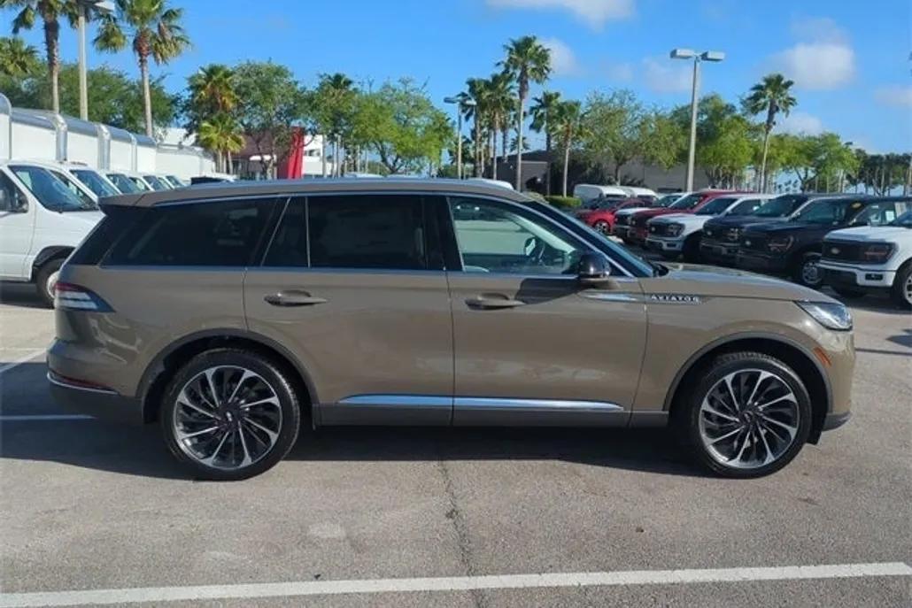 2025 Lincoln Aviator Reserve photo 1