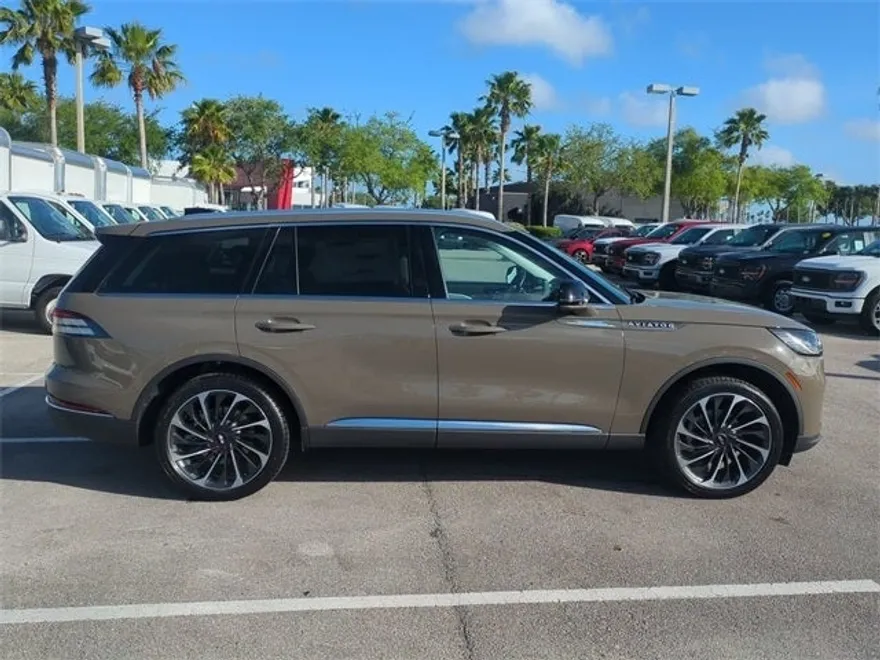 2025 Lincoln Aviator Reserve photo 1