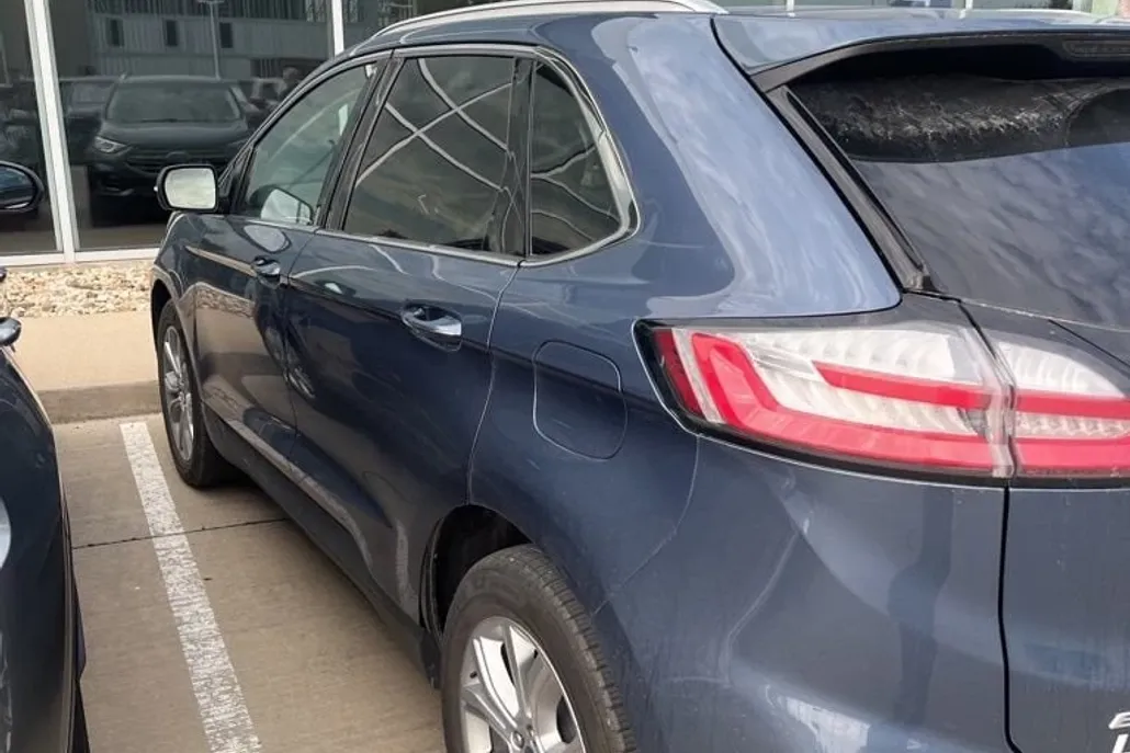 2019 Ford Edge Titanium photo 1