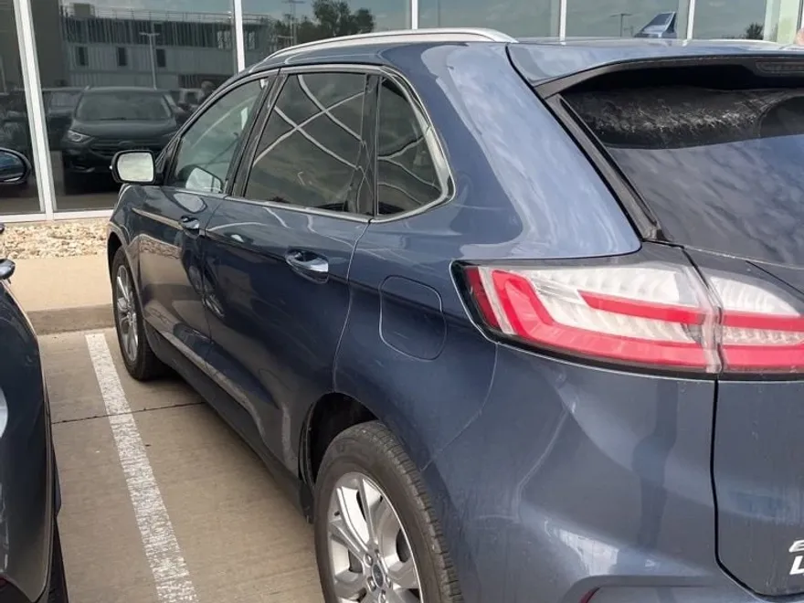 2019 Ford Edge Titanium photo 1