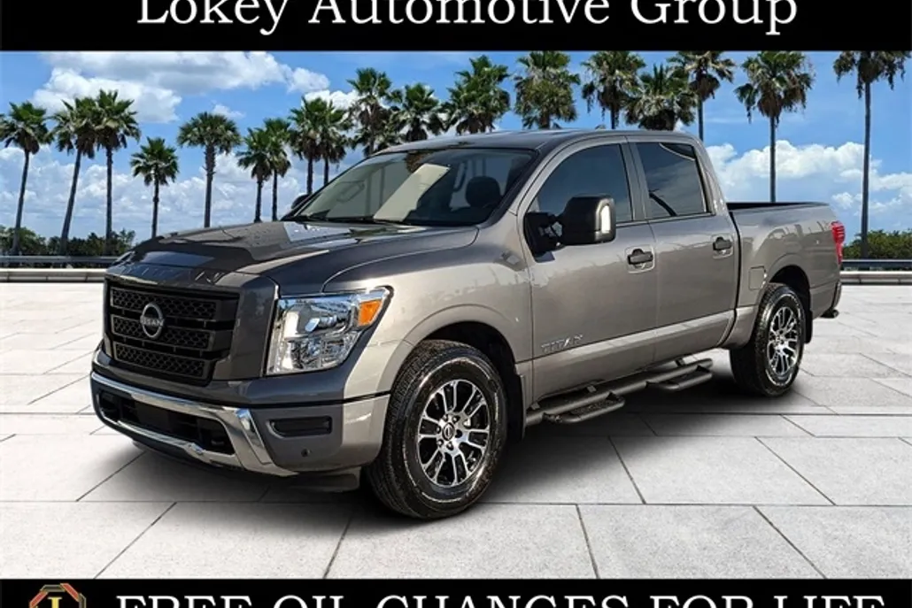 2024 Nissan Titan SV photo 1