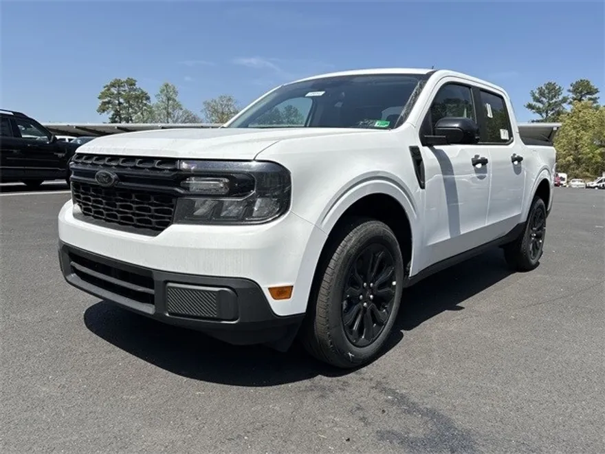 2024 Ford Maverick XLT photo 1
