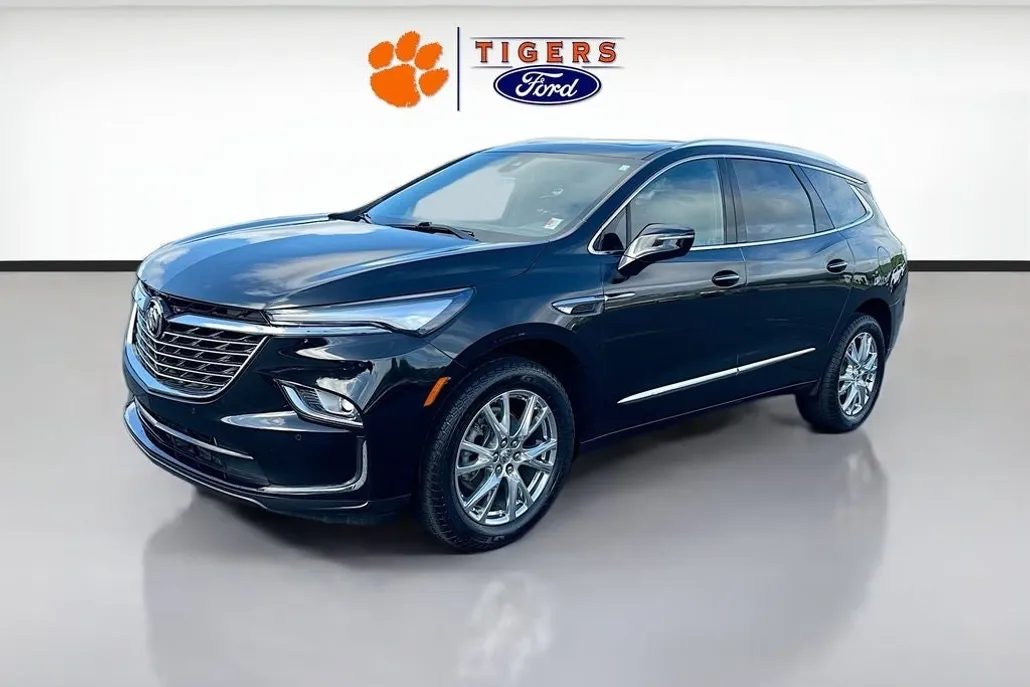 2023 Buick Enclave Essence photo 1