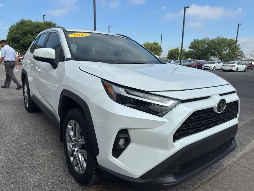 2022 Toyota RAV4 XLE Premium photo 1