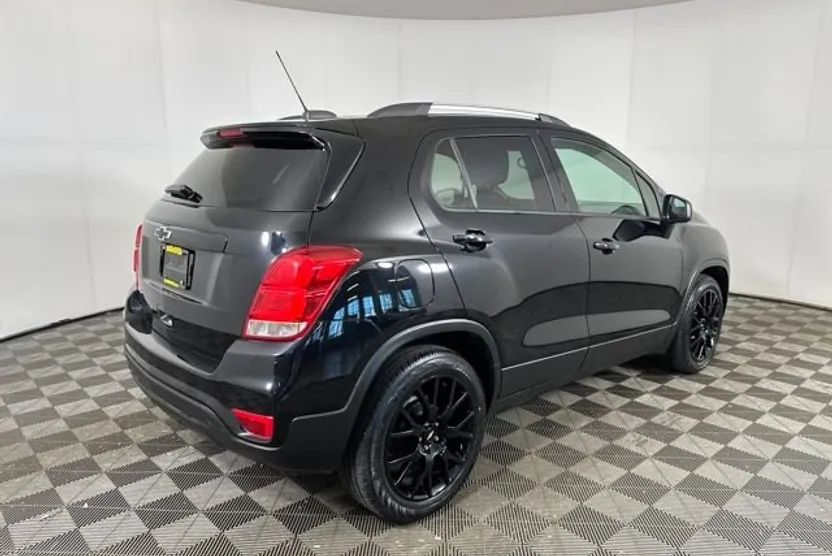 2021 Chevrolet Trax LT photo 1
