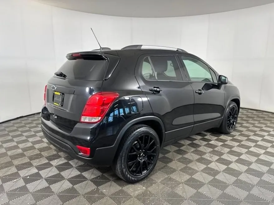 2021 Chevrolet Trax LT photo 1