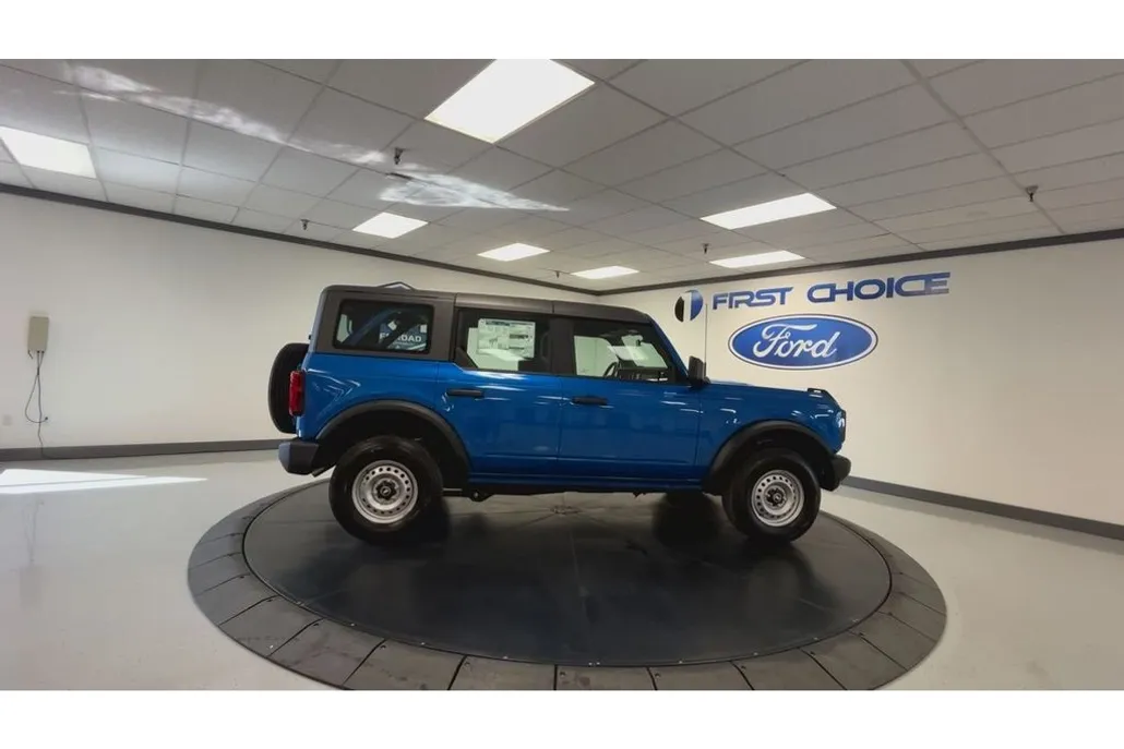 2025 Ford Bronco Base photo 1