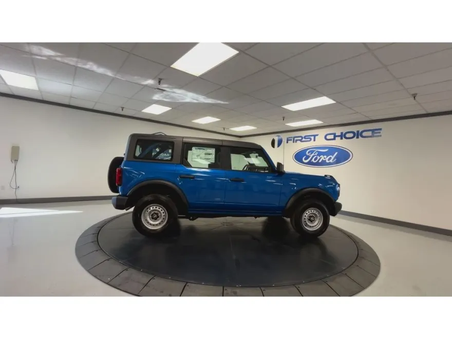 2025 Ford Bronco Base photo 1