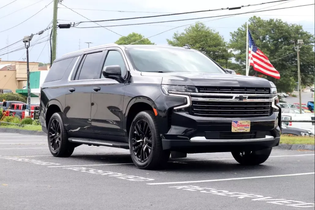 2021 Chevrolet Suburban LT photo 1