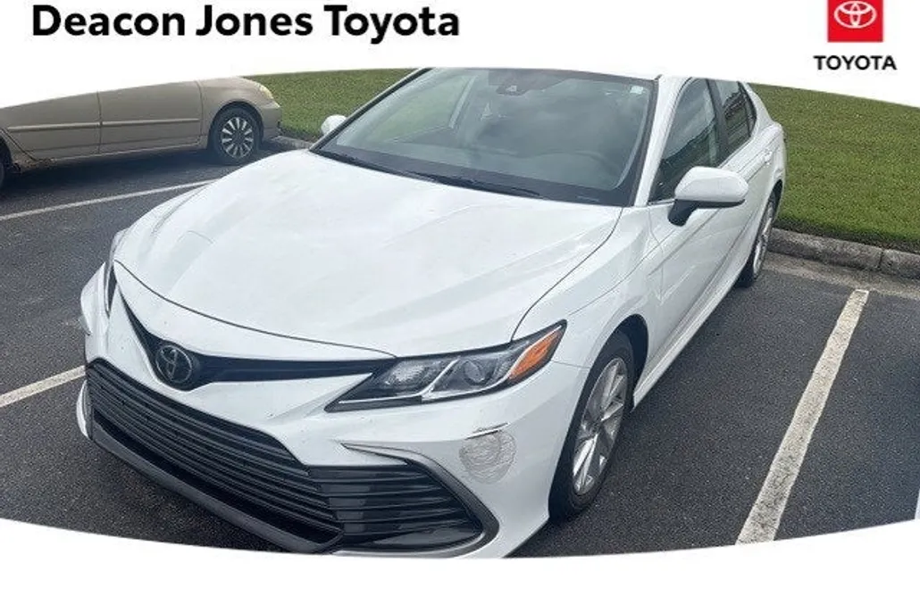 2023 Toyota Camry LE photo 1