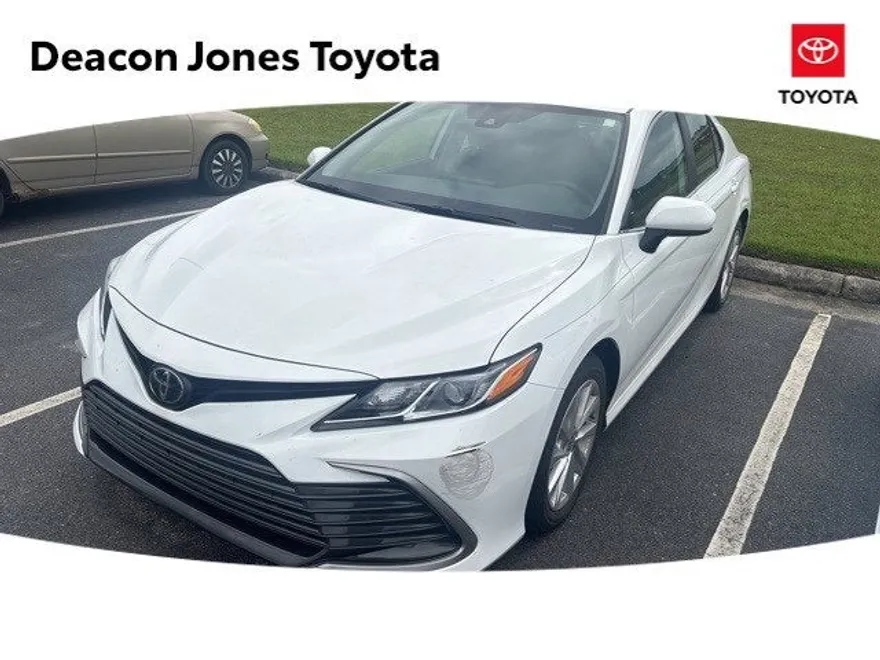 2023 Toyota Camry LE photo 1