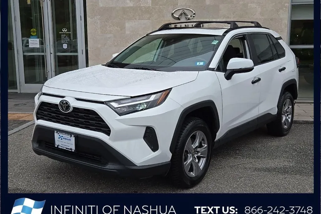 2022 Toyota RAV4 XLE photo 1