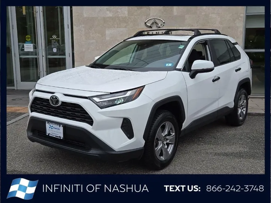 2022 Toyota RAV4 XLE photo 1