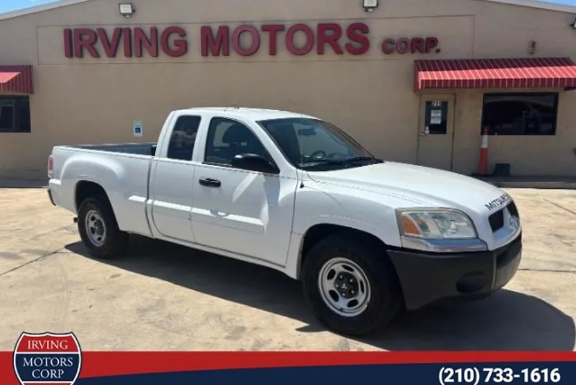 2006 Mitsubishi Raider LS photo 1