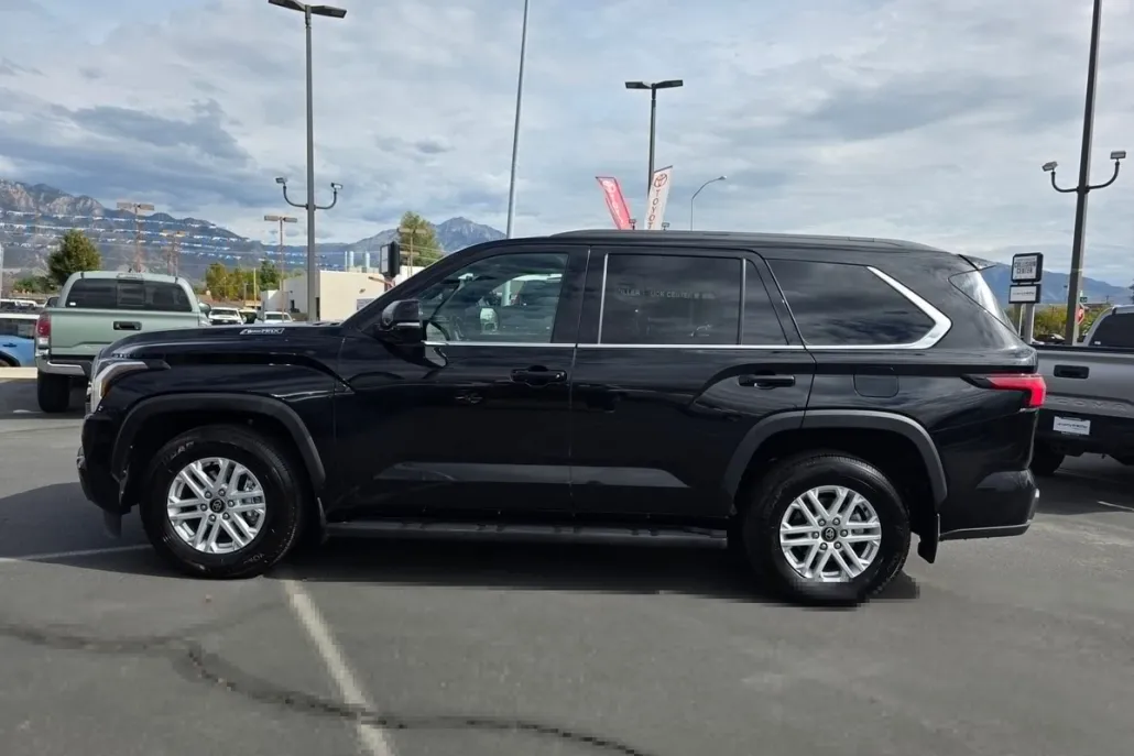 2025 Toyota Sequoia SR5 photo 1