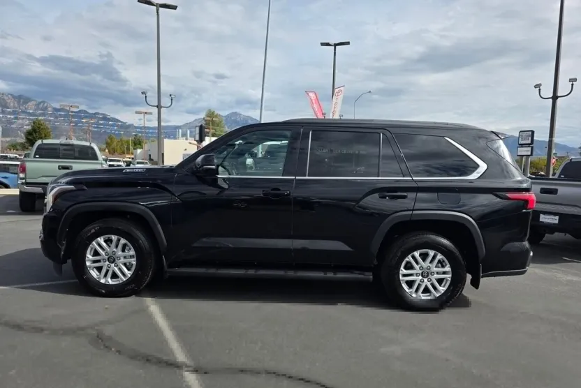 2025 Toyota Sequoia SR5 photo 1