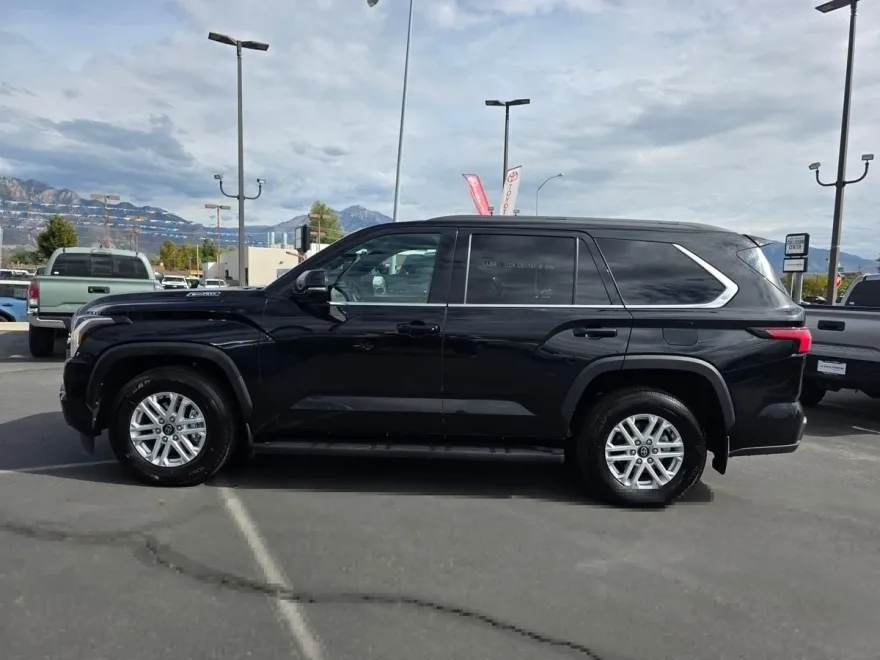 2025 Toyota Sequoia SR5 photo 1