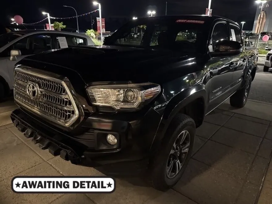 2017 Toyota Tacoma TRD Sport V6 photo 1