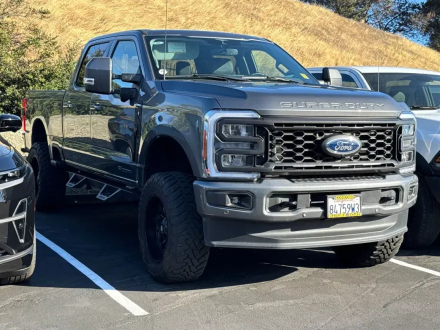 2023 Ford F-250 photo 1