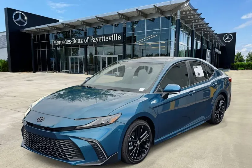 2025 Toyota Camry photo 1