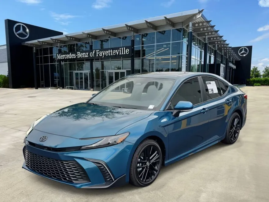 2025 Toyota Camry photo 1