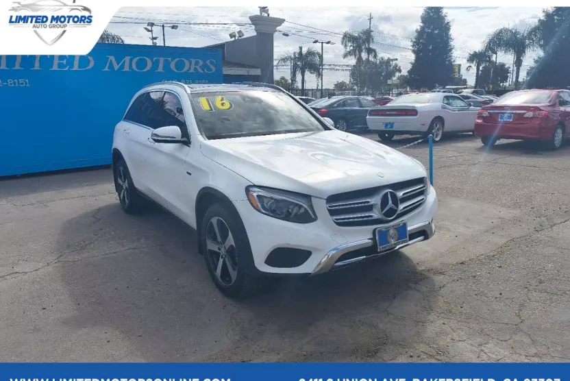2016 Mercedes Benz GLC 300 4MATIC photo 1