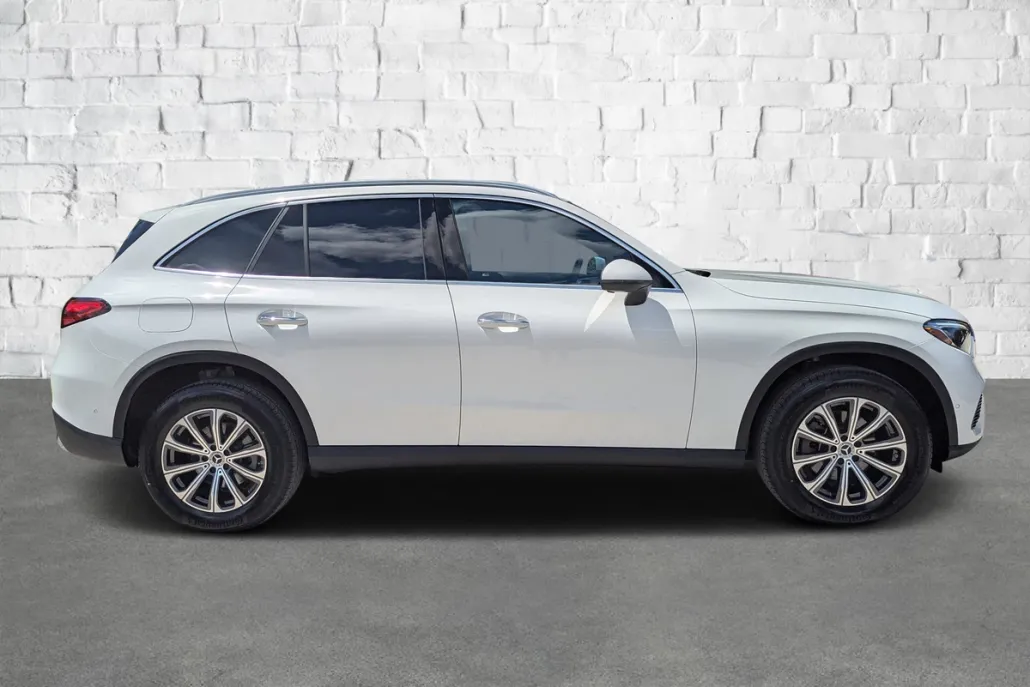 2025 Mercedes Benz GLC 300 4MATIC photo 1