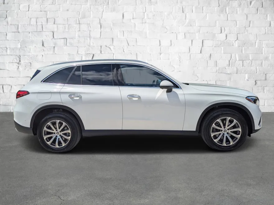 2025 Mercedes Benz GLC 300 4MATIC photo 1