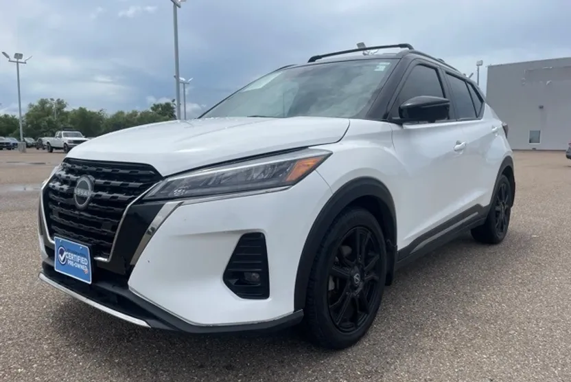 2024 Nissan Kicks SR photo 1